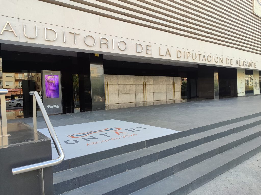 Fachada del ADDA en Alicante con cartel de CONTART 2026