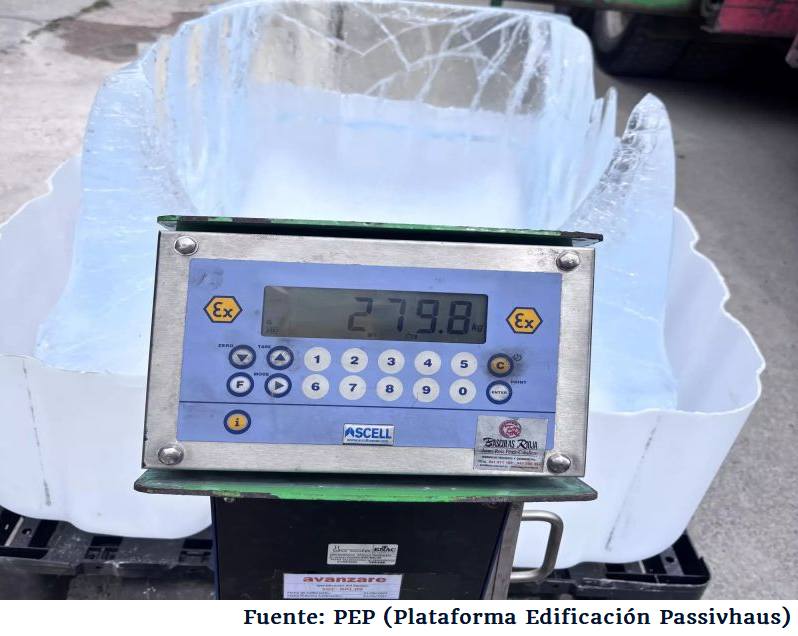 Resultado final del bloque de hielo en la construcción Passivhaus con 279,8 kilos conservados